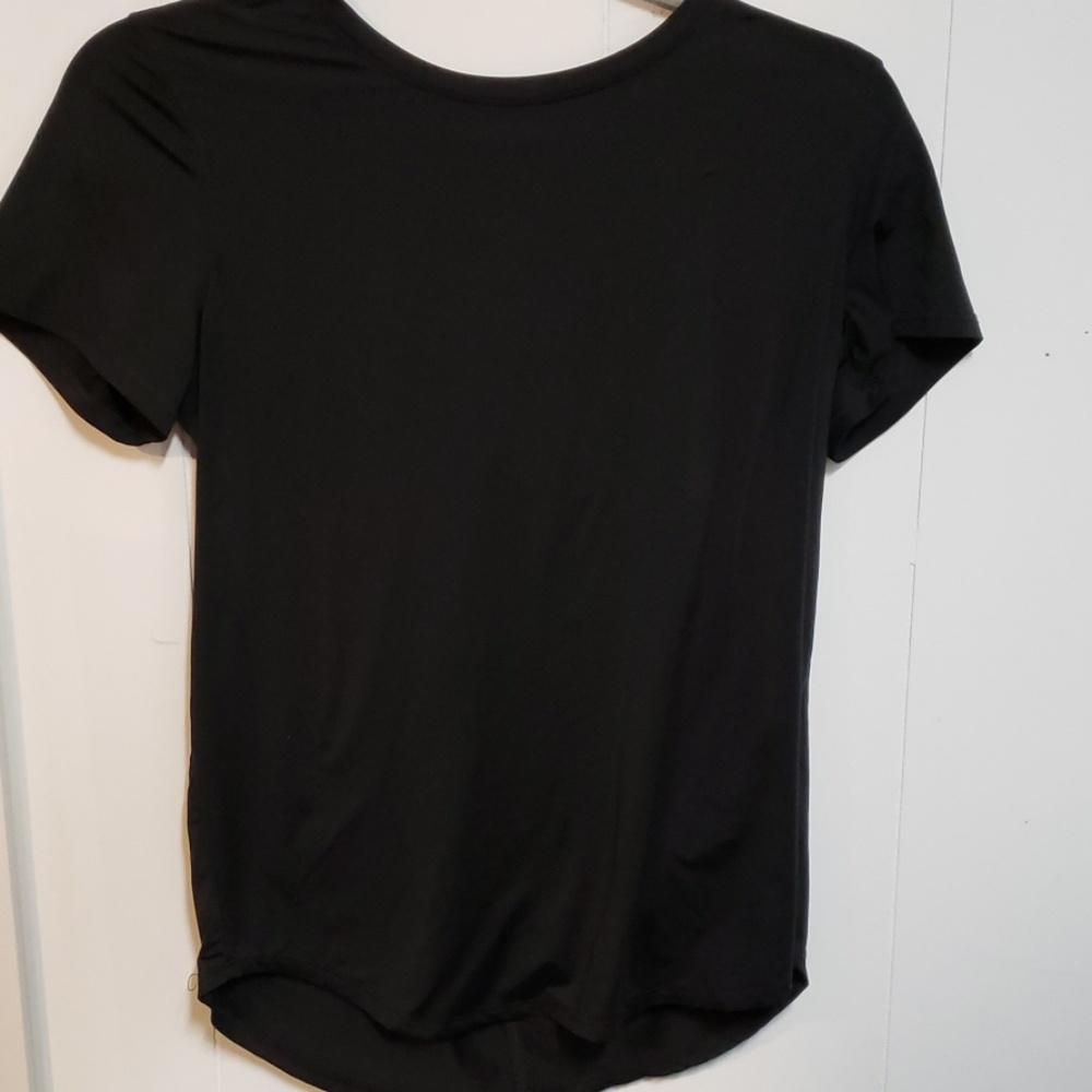Workout tops - Picture 2 of 3